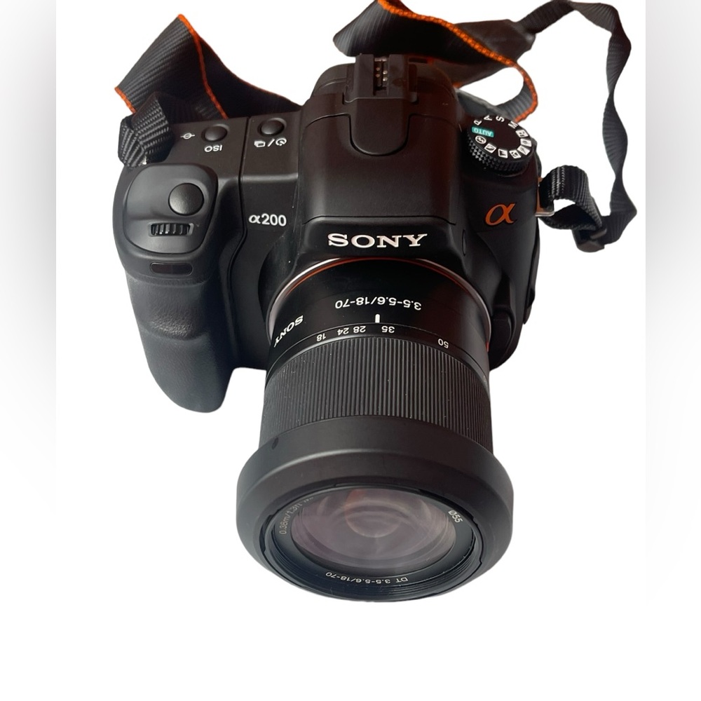 Sony DSLR-A200 10.2MP Digital SLR Camera W/18-70MM Lens
Used tested - Picture 2 of 7